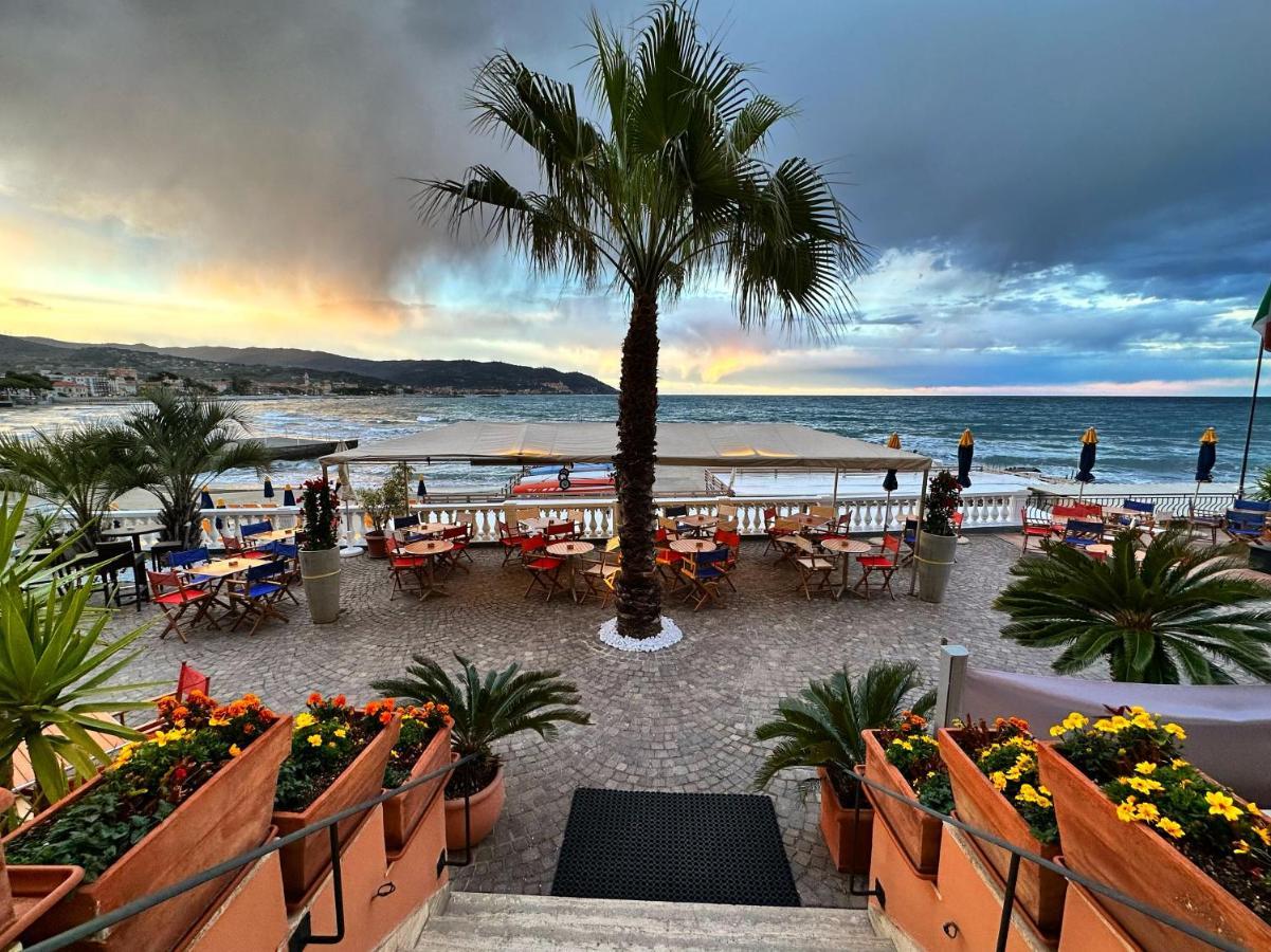 Hotel Golfo E Palme ディアーノ・マリーナ エクステリア 写真