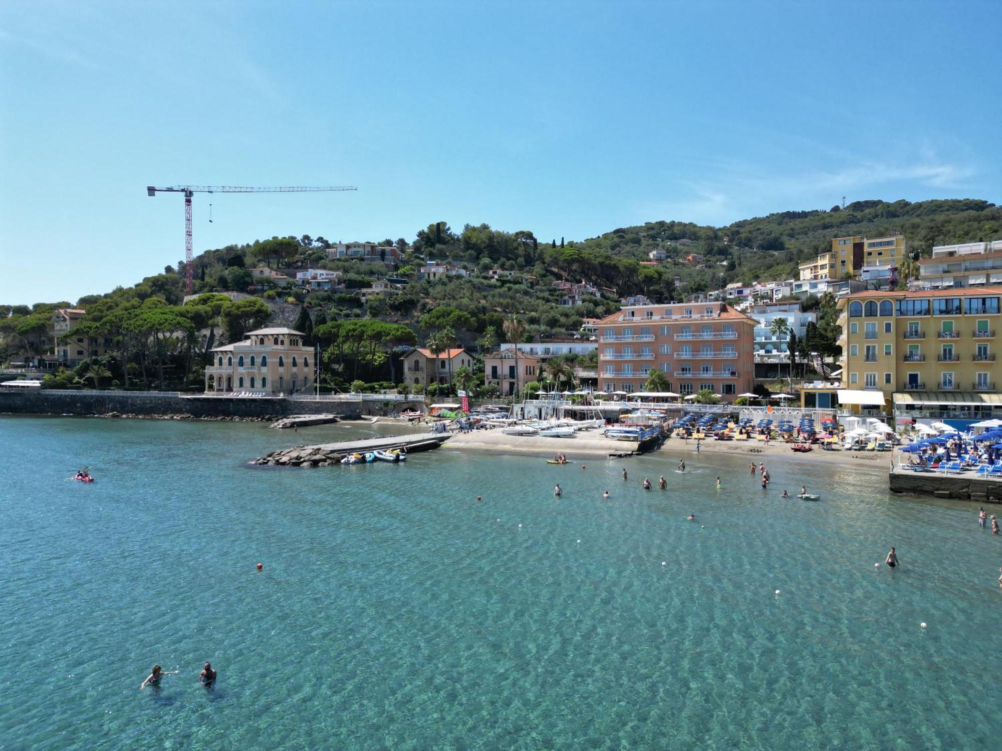 Hotel Golfo E Palme ディアーノ・マリーナ エクステリア 写真