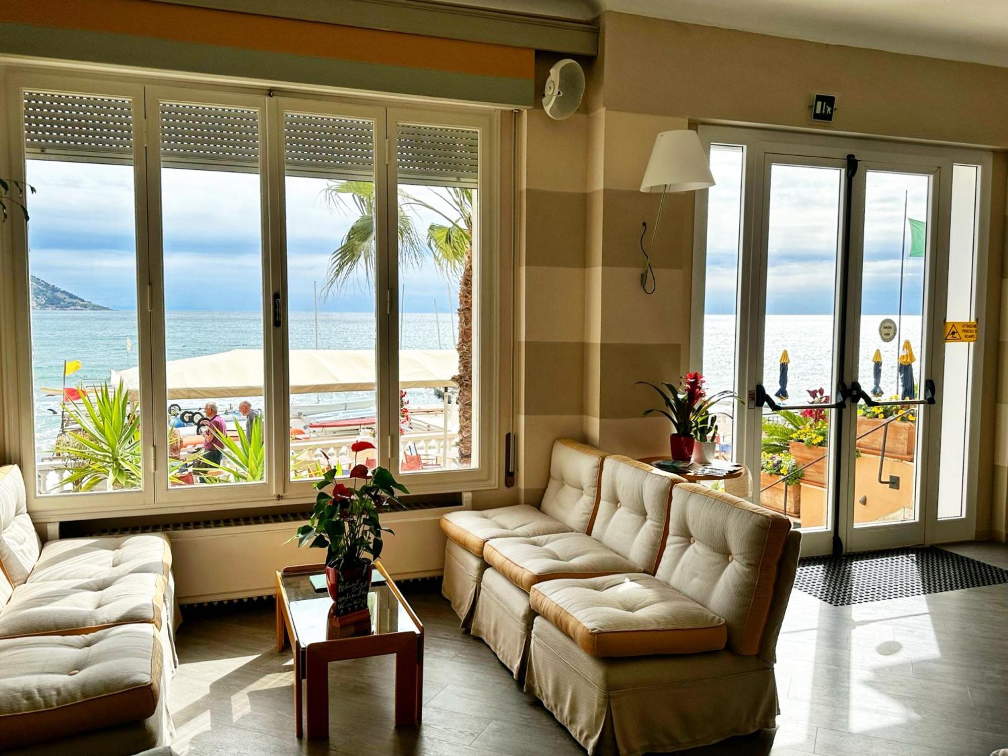 Hotel Golfo E Palme ディアーノ・マリーナ エクステリア 写真