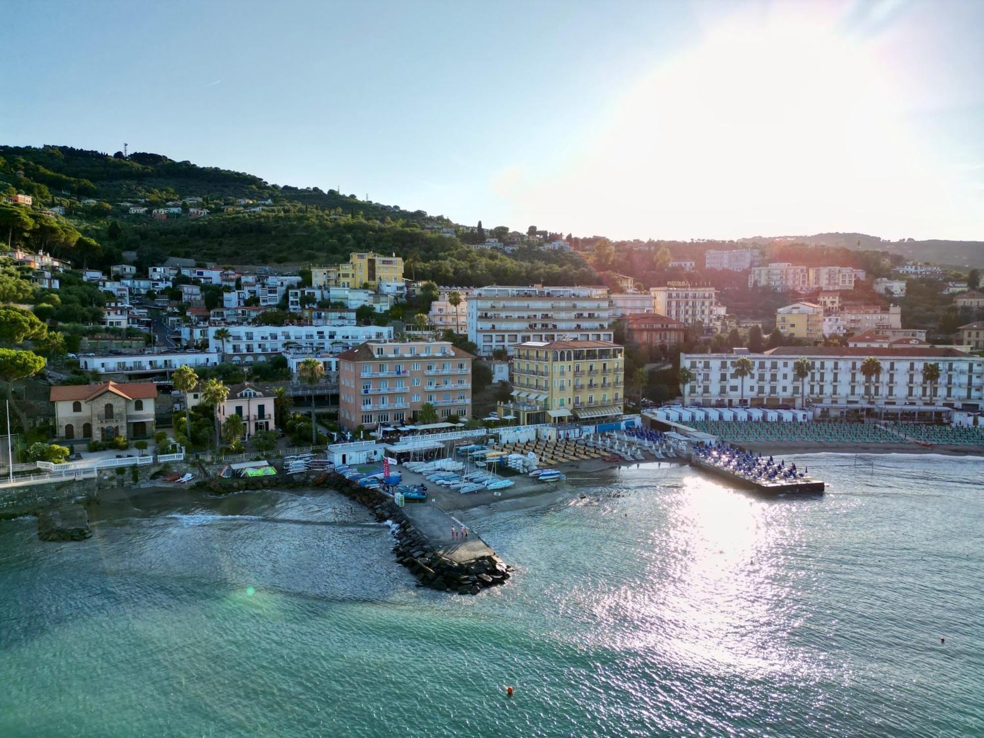 Hotel Golfo E Palme ディアーノ・マリーナ エクステリア 写真