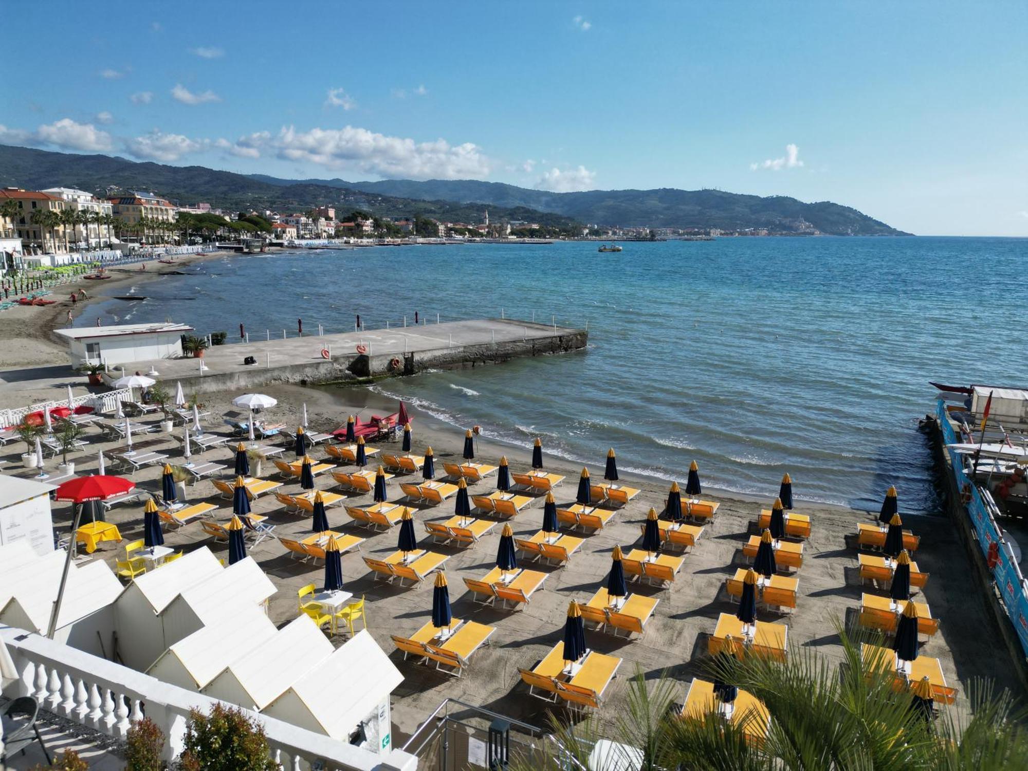 Hotel Golfo E Palme ディアーノ・マリーナ エクステリア 写真