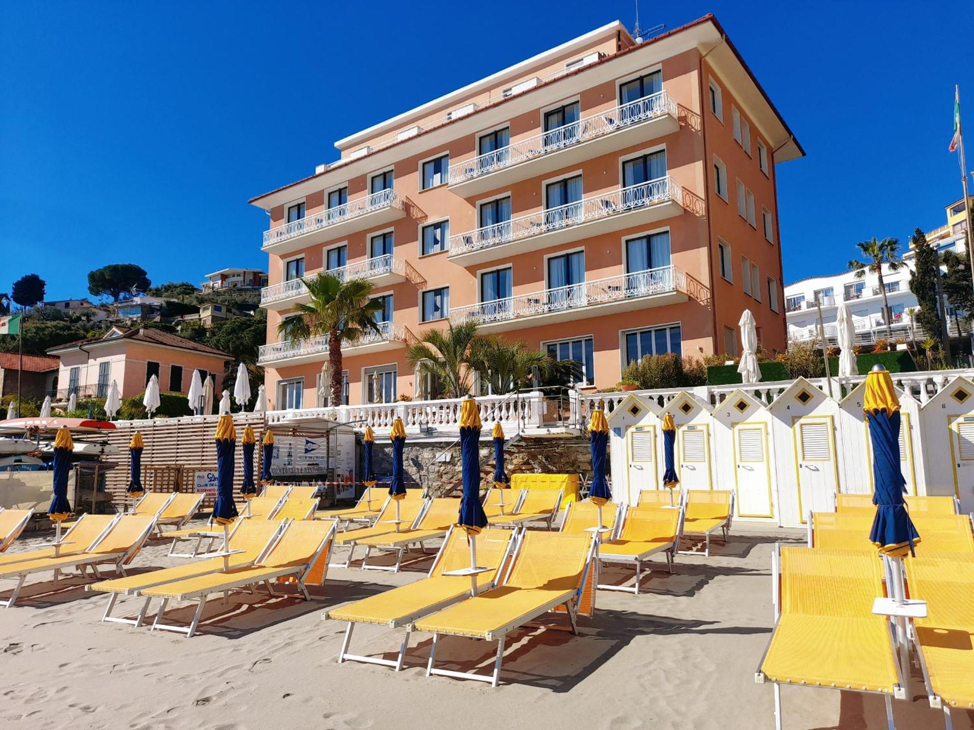 Hotel Golfo E Palme ディアーノ・マリーナ エクステリア 写真