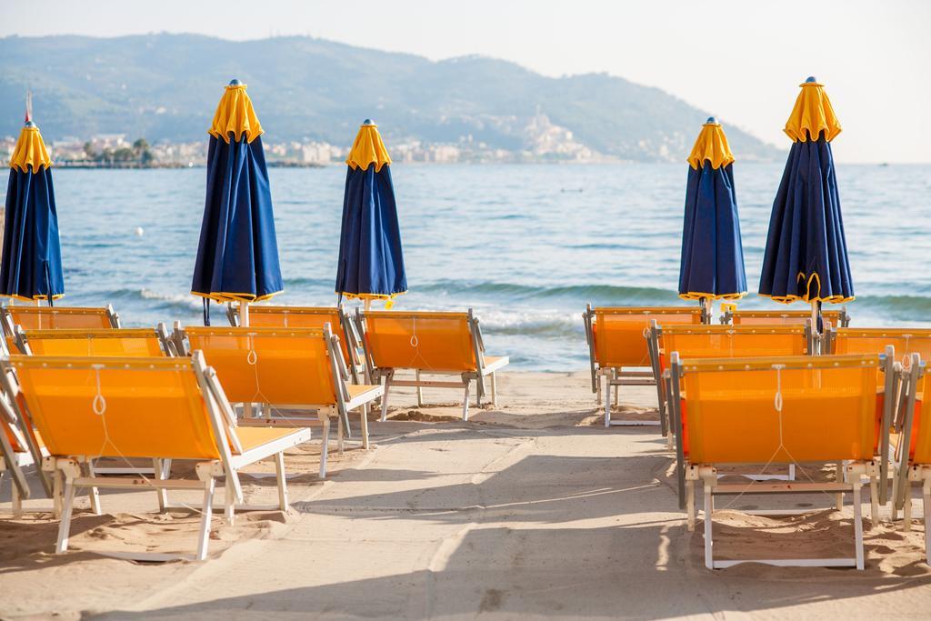 Hotel Golfo E Palme ディアーノ・マリーナ エクステリア 写真